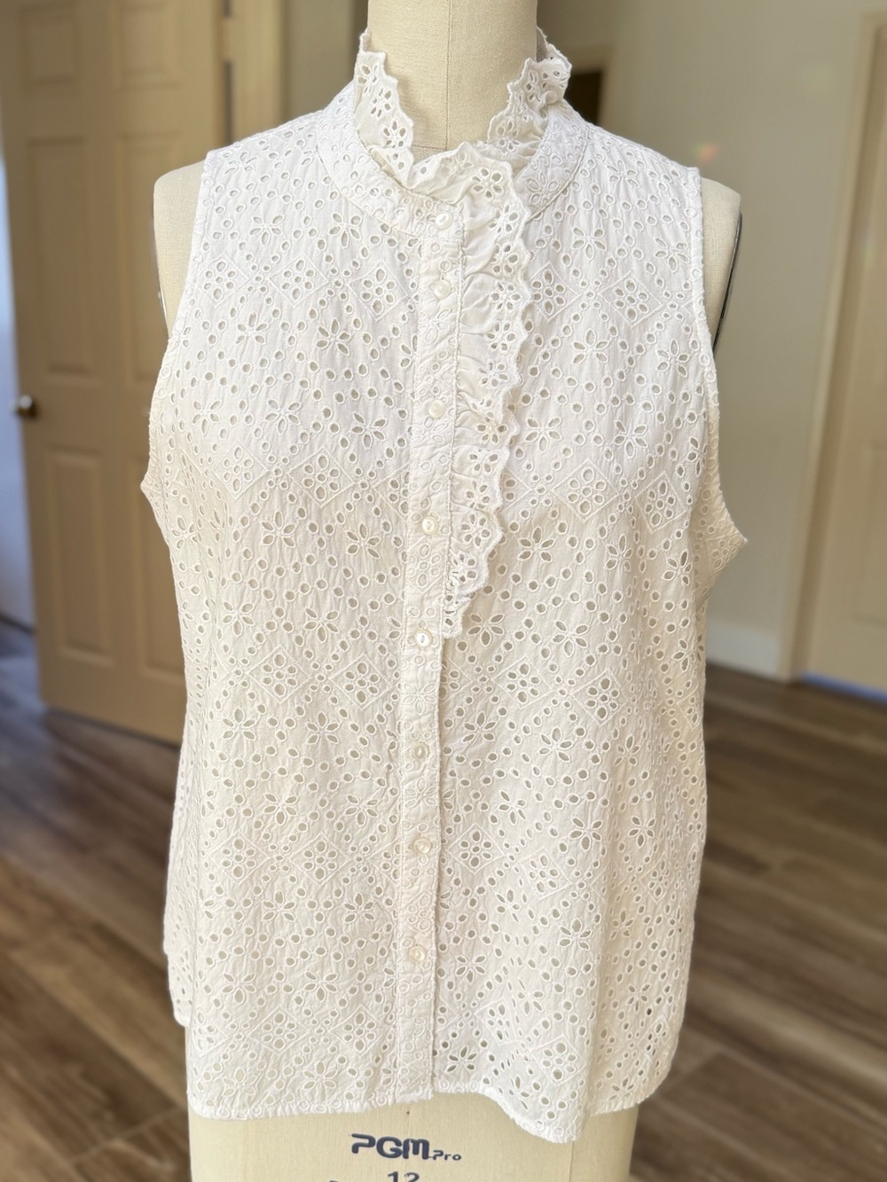 Caslon White Eyelet 100% Cotton Ruffled Button-Front Lined Blouse